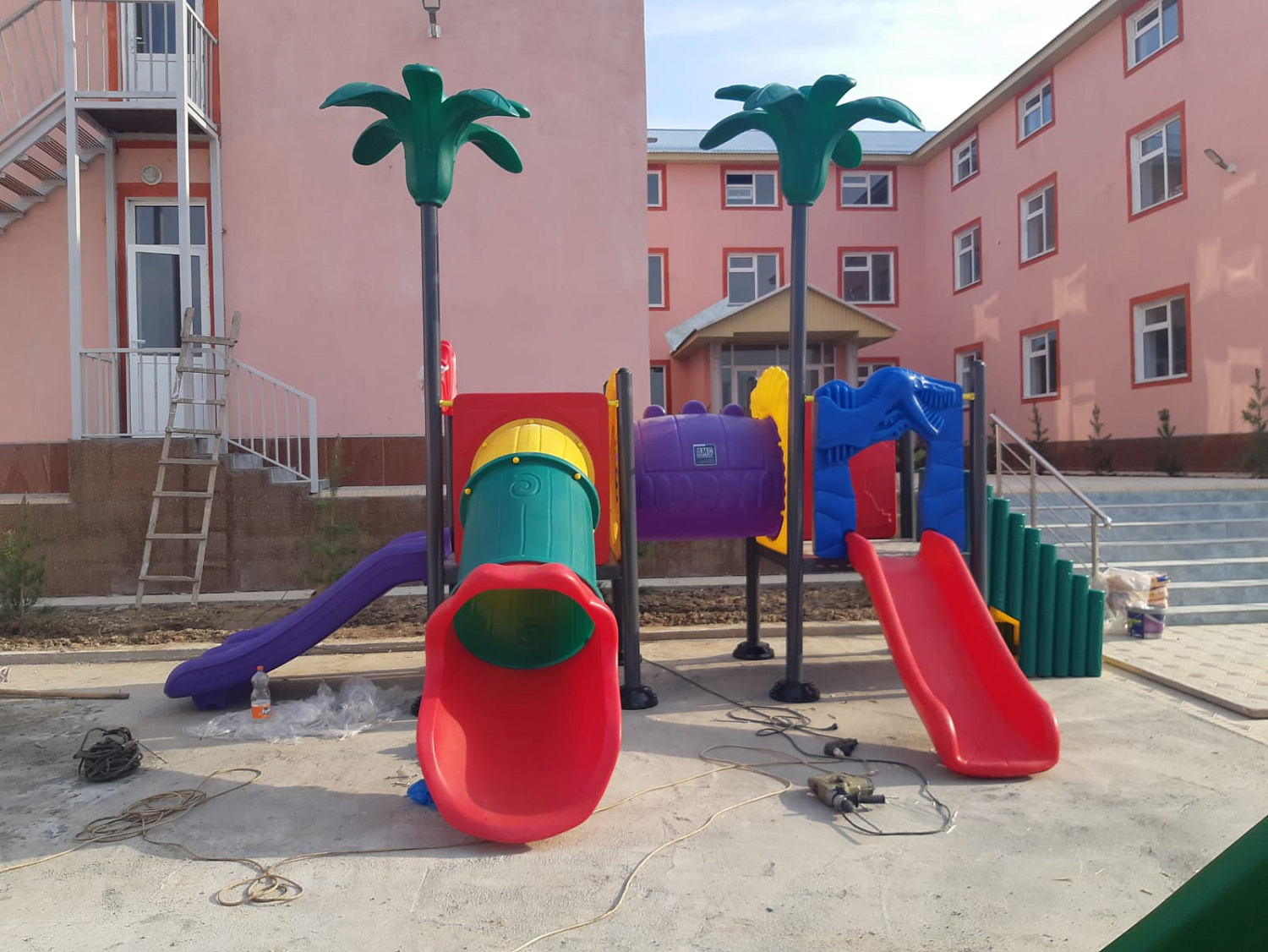 Установка детского игрового комплекса в г. Шымкент 2023 год