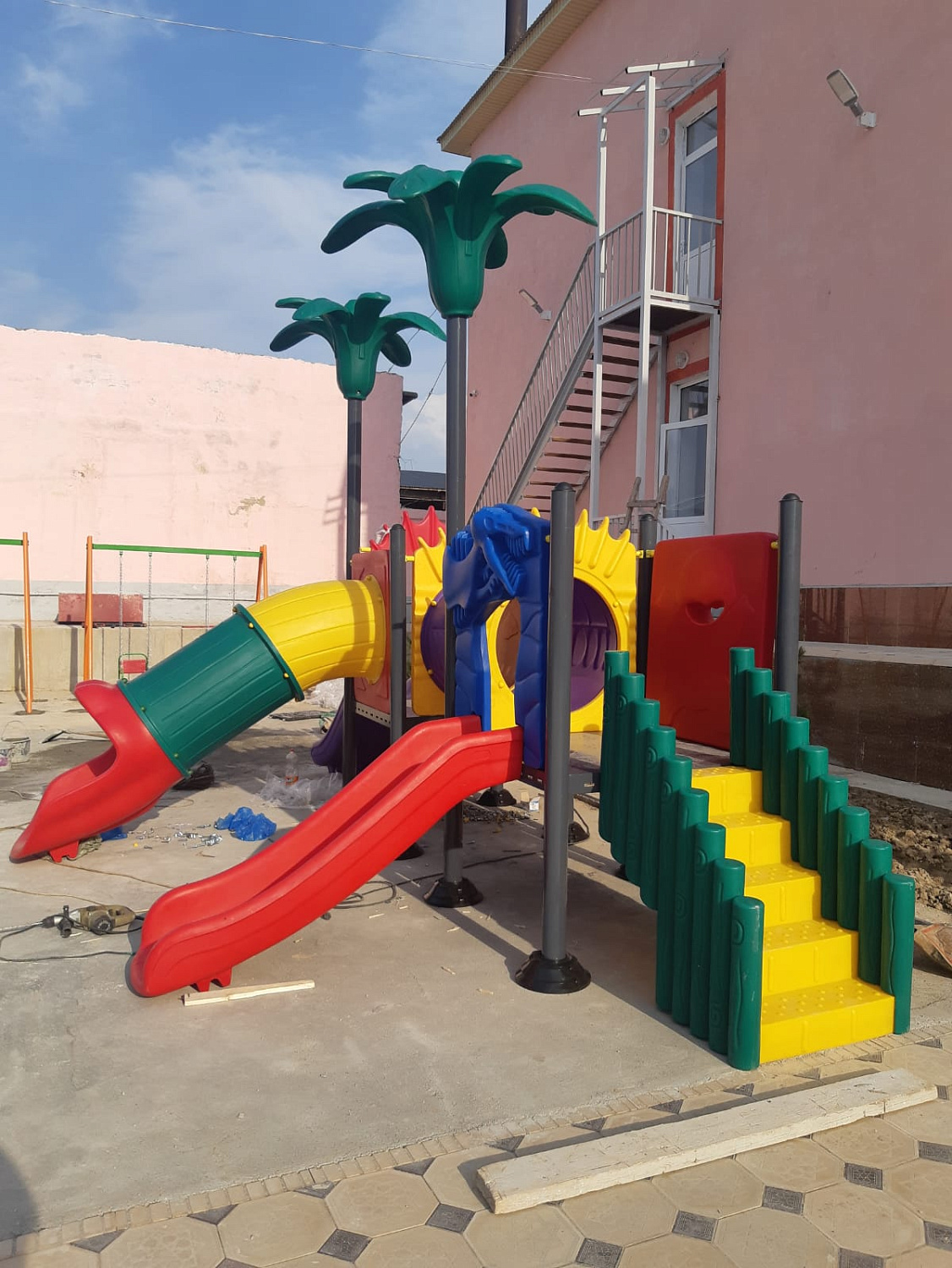 Установка детского игрового комплекса в г. Шымкент 2023 год